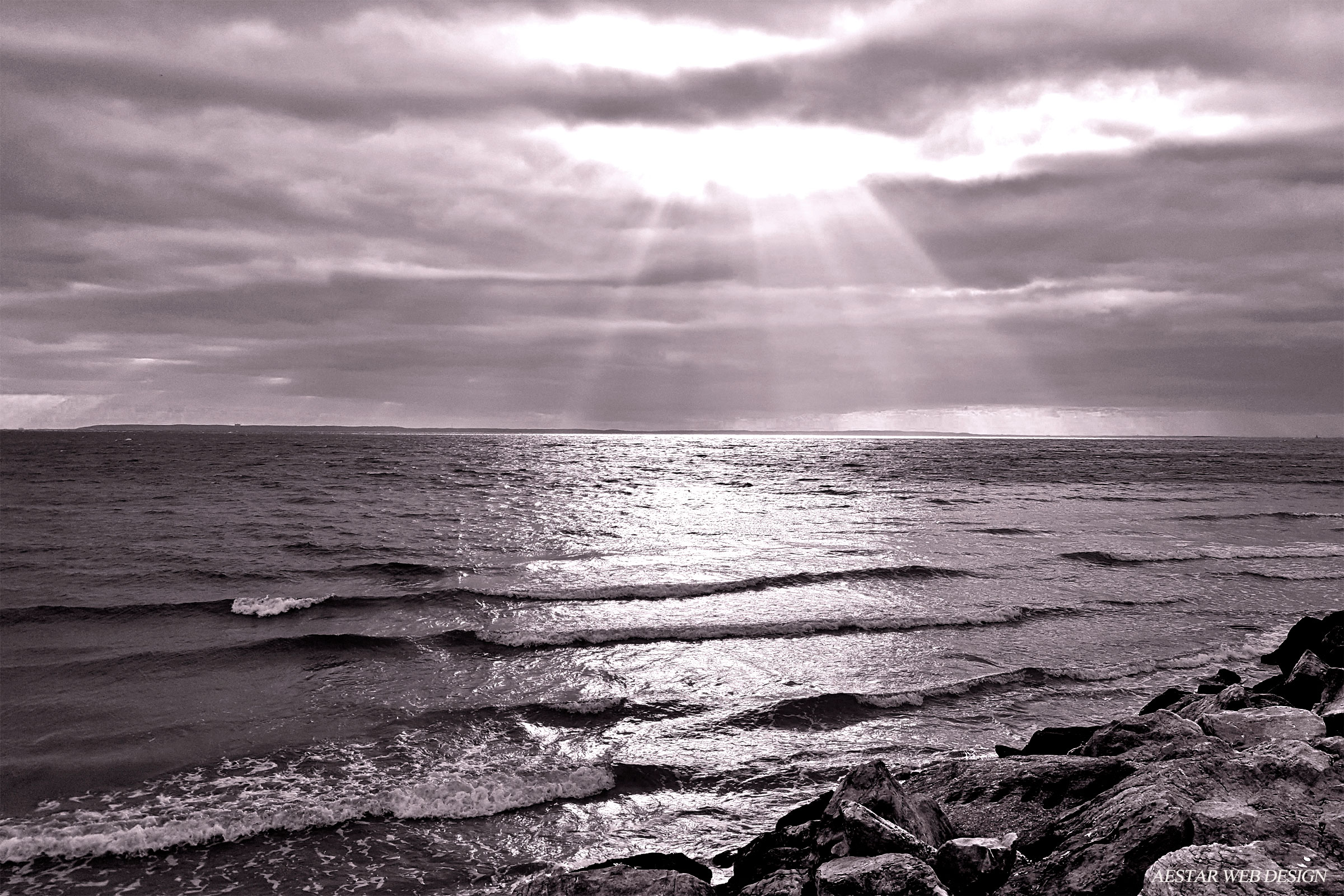 Web Photography, Landscape Photography, Sun Beams over the Ocean and Rocks; New York City
